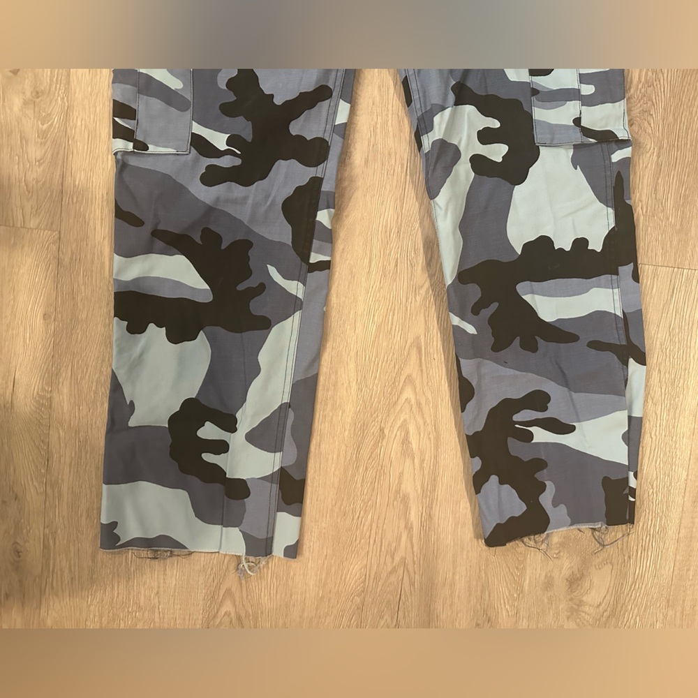 Urban Outfitters Blue Camo Pants (Size 30) - Picture 4 of 9